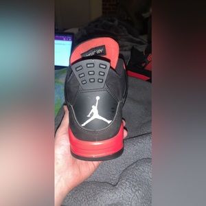 Jordan 4 red thunder size 9